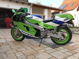 Kawasaki ZXR750 H1 Stinger